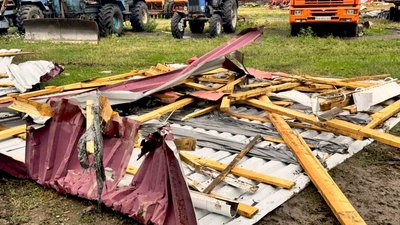 У громаді на Кіровоградщині внаслідок буревію пошкоджене сільгосппідприємство та будинки У громаді на Кіровоградщині внаслідок буревію пошкоджене сільгосппідприємство та будинки
