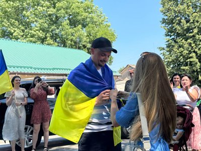 Був у полоні три роки: на Вінниччині зустріли захисника Юрія Гучка Був у полоні три роки: на Вінниччині зустріли захисника Юрія Гучка