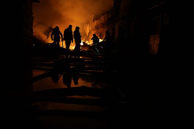 рятувальники гасили масштабну пожежу у Харкові після влучання реактивного БпЛА рятувальники гасили масштабну пожежу у Харкові після влучання реактивного БпЛА