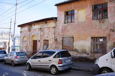 У Чернівцях обвалився будинок, який був аварійним понад 20 років У Чернівцях обвалився будинок, який був аварійним понад 20 років