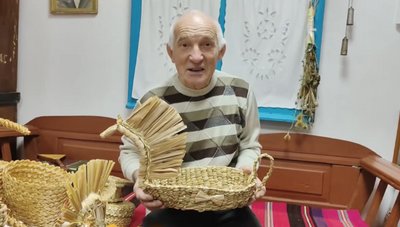 Умілець з Хмельниччини 55 років робить вироби з рогози, соломи, дерева та глини Умілець з Хмельниччини 55 років робить вироби з рогози, соломи, дерева та глини