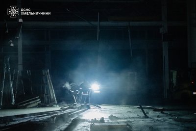 Від ДСНС було залучено 22 рятувальники та 5 одиниць пожежно-рятувальної і спеціальної техніки, 18 січня 2026 року, Хмельниччина Від ДСНС було залучено 22 рятувальники та 5 одиниць пожежно-рятувальної і спеціальної техніки, 18 січня 2026 року, Хмельниччина