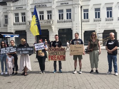 "Полон вбиває": в Ужгороді провели акцію на підтримку полонених