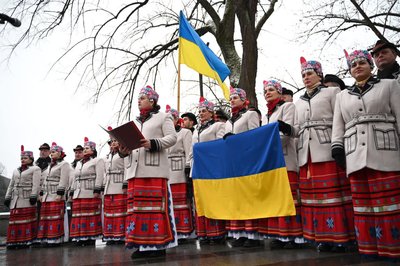 День соборності в Ужгороді: до памʼятника Августину Волошину поклали квіти День соборності в Ужгороді: до памʼятника Августину Волошину поклали квіти
