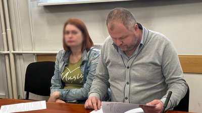 Демонструвала манікюр у кольорах РФ і мріяла про поїздку до Росії: що про працівницю чернігівського суду сказав прокурор Демонструвала манікюр у кольорах РФ і мріяла про поїздку до Росії: що про працівницю чернігівського суду сказав прокурор