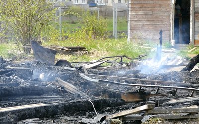 "Вітер сильний, горіло дуже". Через атаку дронів у Миронівці на Сумщині загинула жінка "Вітер сильний, горіло дуже". Через атаку дронів у Миронівці на Сумщині загинула жінка