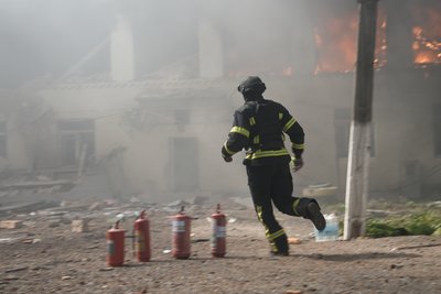 Два БпЛА вдарили по дитячому садочку у центральній частині Сум Два БпЛА вдарили по дитячому садочку у центральній частині Сум