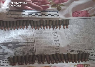 Черкащанина підозрюють у незаконному продажі зброї та наркотиків Черкащанина підозрюють у незаконному продажі зброї та наркотиків