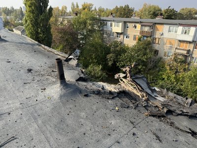 Херсон, обстріли, жовтень 2024, будинок, багатоповерхівка, дах Херсон, обстріли, жовтень 2024, будинок, багатоповерхівка, дах