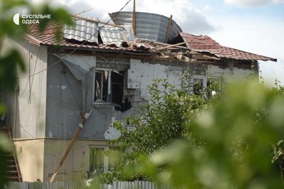 "Ракета пролетіла через вікно у сусідній будинок": наслідки удару РФ по Одеському району 14 липня "Ракета пролетіла через вікно у сусідній будинок": наслідки удару РФ по Одеському району 14 липня