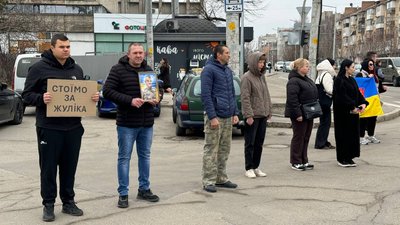 У Вінниці під час хвилини мовчання вшанували пам'ять загиблого Ігоря Довганя У Вінниці під час хвилини мовчання вшанували пам'ять загиблого Ігоря Довганя