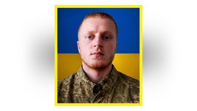 На Чернігівщині попрощалися з захисниками Дмитром Тарасенком, Євгенієм Козелом та Василем Купрієнком На Чернігівщині попрощалися з захисниками Дмитром Тарасенком, Євгенієм Козелом та Василем Купрієнком
