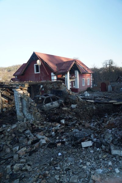 "Дідька лисого нас Путін налякає ". На Київщині "шахед" влучив у подвір’я літніх людей "Дідька лисого нас Путін налякає ". На Київщині "шахед" влучив у подвір’я літніх людей