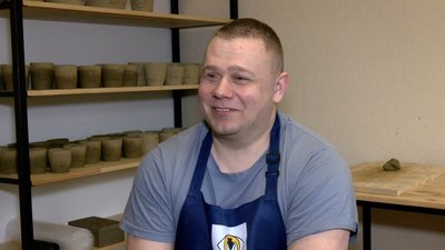 У Житомирі продають керамічні чашки ветерана з Вінниці У Житомирі продають керамічні чашки ветерана з Вінниці