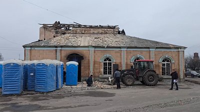 "Прокляну кістки й кров, хто це робить": жителі Новгорода-Сіверського про атаку РФ, яка тричі за 4 дні вдарила по центру "Прокляну кістки й кров, хто це робить": жителі Новгорода-Сіверського про атаку РФ, яка тричі за 4 дні вдарила по центру