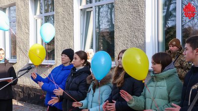 На Вінниччині відкрили пам’ятну дошку оборонцю Андрію Остапчуку На Вінниччині відкрили пам’ятну дошку оборонцю Андрію Остапчуку