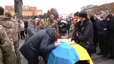 З військовими Михайлом Лебедевим та Олександром Юхимцем попрощалися у Рівному З військовими Михайлом Лебедевим та Олександром Юхимцем попрощалися у Рівному