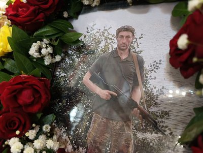 Не дочекався народження двійнят: у Луцьку попрощалися з 34-річним стрільцем Михайлом Кузьмою Не дочекався народження двійнят: у Луцьку попрощалися з 34-річним стрільцем Михайлом Кузьмою