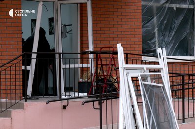 Як відновлюють житловий комплекс в Одесі, куди поцілив російський "шахед"