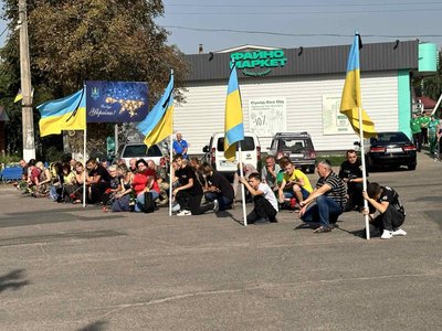 Загинув на Харківщині: у громаді на Черкащині повели в останню путь захисника Загинув на Харківщині: у громаді на Черкащині повели в останню путь захисника