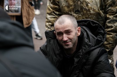 З російського полону до України повернулись 175 військових та семеро цивільних З російського полону до України повернулись 175 військових та семеро цивільних