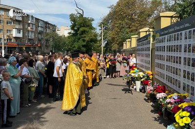 «Кожне нове ім'я – це рана, яка не загоїться»: в Одесі відкрили десятий стенд «Стіни пам’яті» «Кожне нове ім'я – це рана, яка не загоїться»: в Одесі відкрили десятий стенд «Стіни пам’яті»