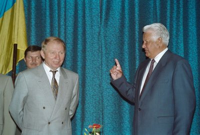 Президент Леонід Кучма та президент РФ Борис Єльцин у Сочі обговорюють долю Чорноморського флоту, 9 червня 1995 року