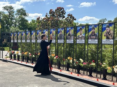 На Житомирщині відкрили Алею пам'яті загиблих воїнів України На Житомирщині відкрили Алею пам'яті загиблих воїнів України