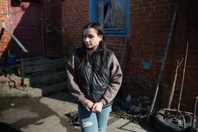 "Руки тремтять досі". Мешканці Курманів на Сумщині про наслідки обстрілу агропідприємства "Руки тремтять досі". Мешканці Курманів на Сумщині про наслідки обстрілу агропідприємства