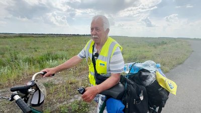 Житель Полтавщини Олександр Каніболоцький завершив збір грошей для ЗСУ після велопробігу Житель Полтавщини Олександр Каніболоцький завершив збір грошей для ЗСУ після велопробігу