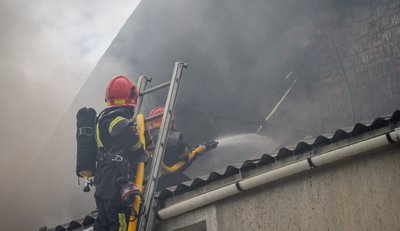У Хмельницькому горів житловий будинок: що відомо У Хмельницькому горів житловий будинок: що відомо