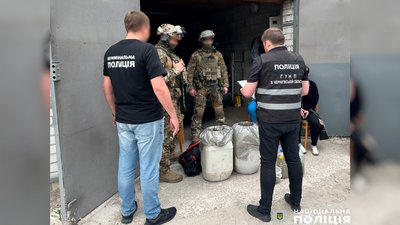 Поліція затримала двох підозрюваних у підриві банку у Чернігові Поліція затримала двох підозрюваних у підриві банку у Чернігові