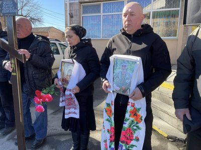 Помер під час реабілітації: у громаді на Черкащині попрощалися із захисником Помер під час реабілітації: у громаді на Черкащині попрощалися із захисником