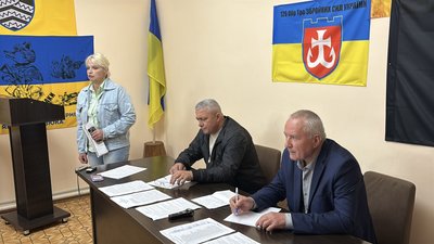 "Нас поставили перед фактом": у громаді на Вінниччині жителі прийшли на засідання виконкому через нові тарифи на воду "Нас поставили перед фактом": у громаді на Вінниччині жителі прийшли на засідання виконкому через нові тарифи на воду