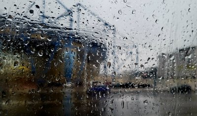 Краплі дощу на вікні Краплі дощу на вікні