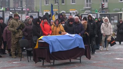 Загинули на Донеччині: з бійцями Василем Заріцьким та Олександром Кравчуком попрощалися у Рівному Загинули на Донеччині: з бійцями Василем Заріцьким та Олександром Кравчуком попрощалися у Рівному