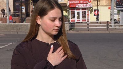 Марина Чорна завжди зупиняється на хвилину мовчання Марина Чорна завжди зупиняється на хвилину мовчання