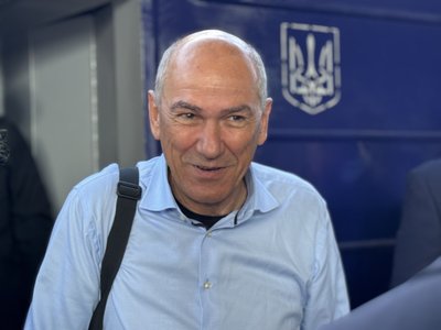 Премʼєр-міністр Словенії Янез Януша прибув на залізничний вокзал у Києві зранку 15 липня 2026 року