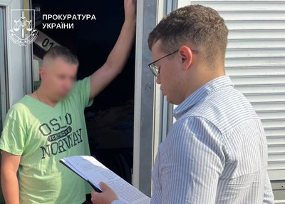 Допомагали скласти іспит на права без водіння за 20 тис грн: трьом учасникам повідомили про підозру Допомагали скласти іспит на права без водіння за 20 тис грн: трьом учасникам повідомили про підозру