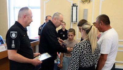 "За оборону України": у Черкасах посмертно нагородили поліцейських "За оборону України": у Черкасах посмертно нагородили поліцейських
