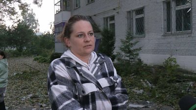 "Якби вийшли з квартири – не знаю, що було б": у Хмельницькому ліквідовую наслідки нічної "шахедної" атаки "Якби вийшли з квартири – не знаю, що було б": у Хмельницькому ліквідовую наслідки нічної "шахедної" атаки