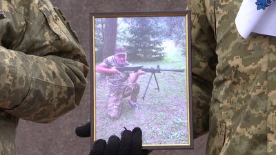 З добровольцями Василем Оніщуком, Тетяною Лукашук та Олегом Півнем попрощались у Рівному З добровольцями Василем Оніщуком, Тетяною Лукашук та Олегом Півнем попрощались у Рівному