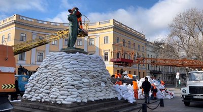 В Одесі помили пам'ятник Дюку де Ришельє В Одесі помили пам'ятник Дюку де Ришельє