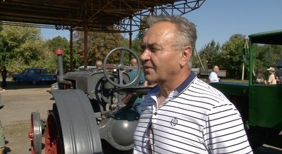 Трактор, який стояв на постаменті: на Черкащині провели благодійний ретро-фестиваль Трактор, який стояв на постаменті: на Черкащині провели благодійний ретро-фестиваль