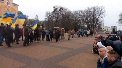 На Чернігівщині попрощалися з двома захисниками: Володимиром Маляренком та Володимиром Брагинцем На Чернігівщині попрощалися з двома захисниками: Володимиром Маляренком та Володимиром Брагинцем