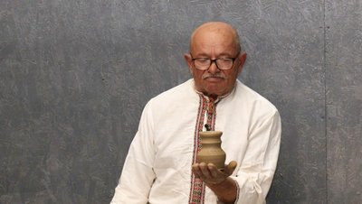 66-річний гончар із Волині 66-річний гончар із Волині