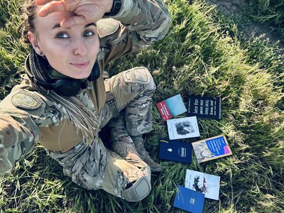 «Я бачила три види війни»: Ярина Чорногуз про сім років у війську, Херсонщину та літературу «Я бачила три види війни»: Ярина Чорногуз про сім років у війську, Херсонщину та літературу