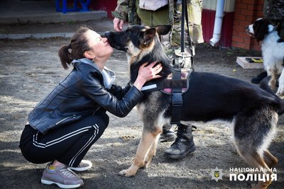 На Одещині кінологи з собаками допомагатимуть військовим відновитись після фронту На Одещині кінологи з собаками допомагатимуть військовим відновитись після фронту