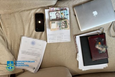 Мера одного з міст Дніпропетровщини та вісьмох його поплічників судитимуть за заволодіння 6,4 млн грн державних коштів Мера одного з міст Дніпропетровщини та вісьмох його поплічників судитимуть за заволодіння 6,4 млн грн державних коштів