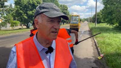 "Побачимо, на скільки його вистачить": у Прилуках почали ямковий ремонт доріг з асфальтовим покриттям "Побачимо, на скільки його вистачить": у Прилуках почали ямковий ремонт доріг з асфальтовим покриттям